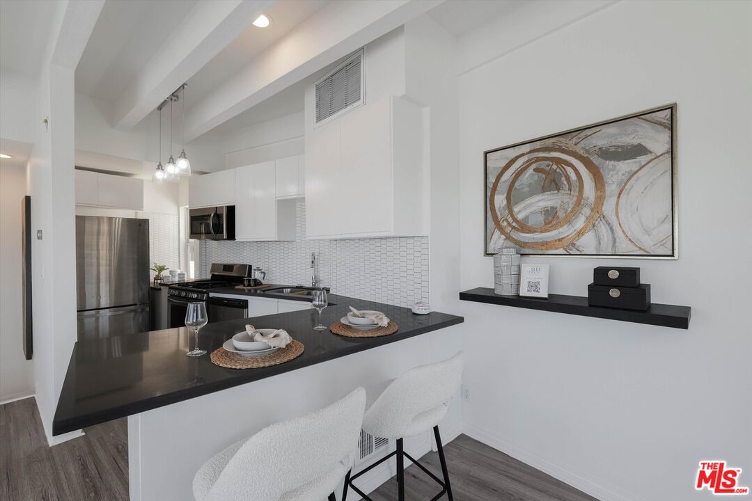 245 Hollister Ave Unit: 1