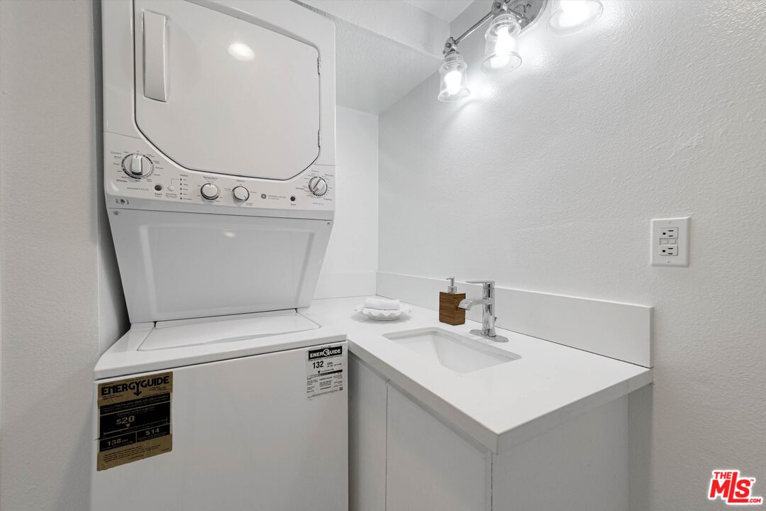 245 Hollister Ave Unit: 1