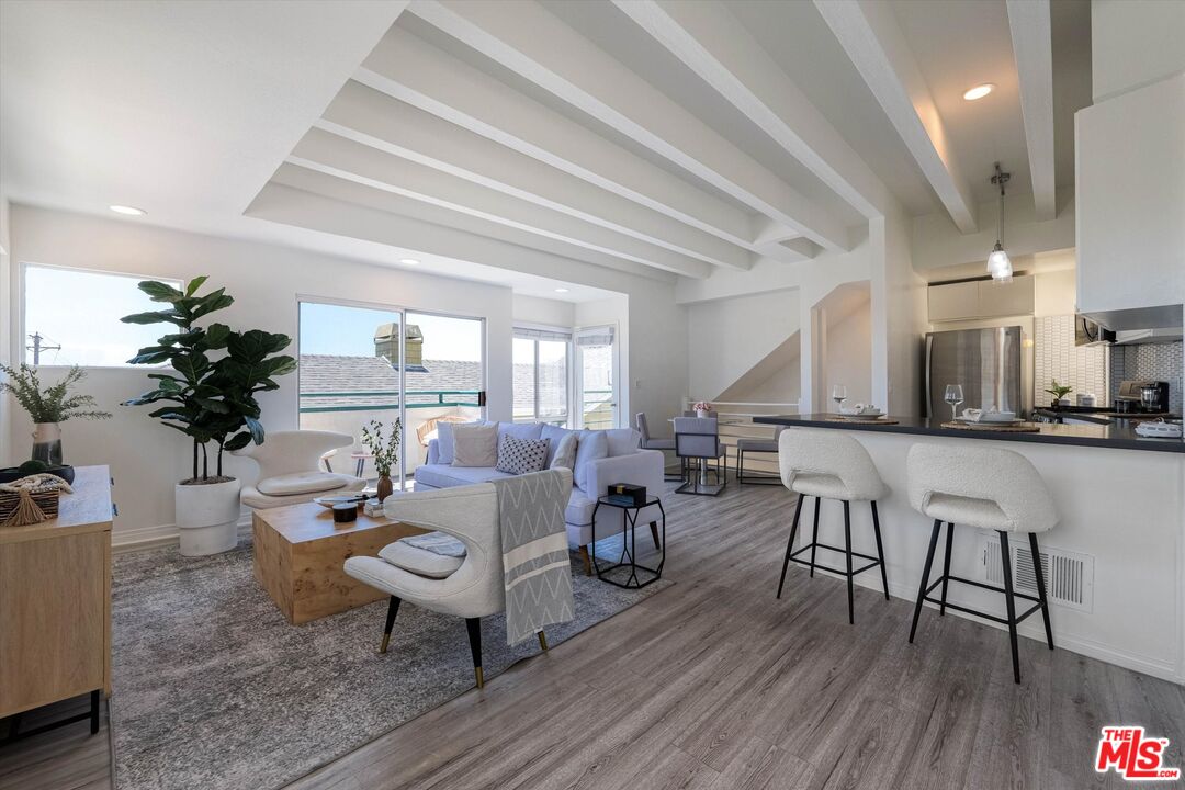 245 Hollister Ave Unit: 1