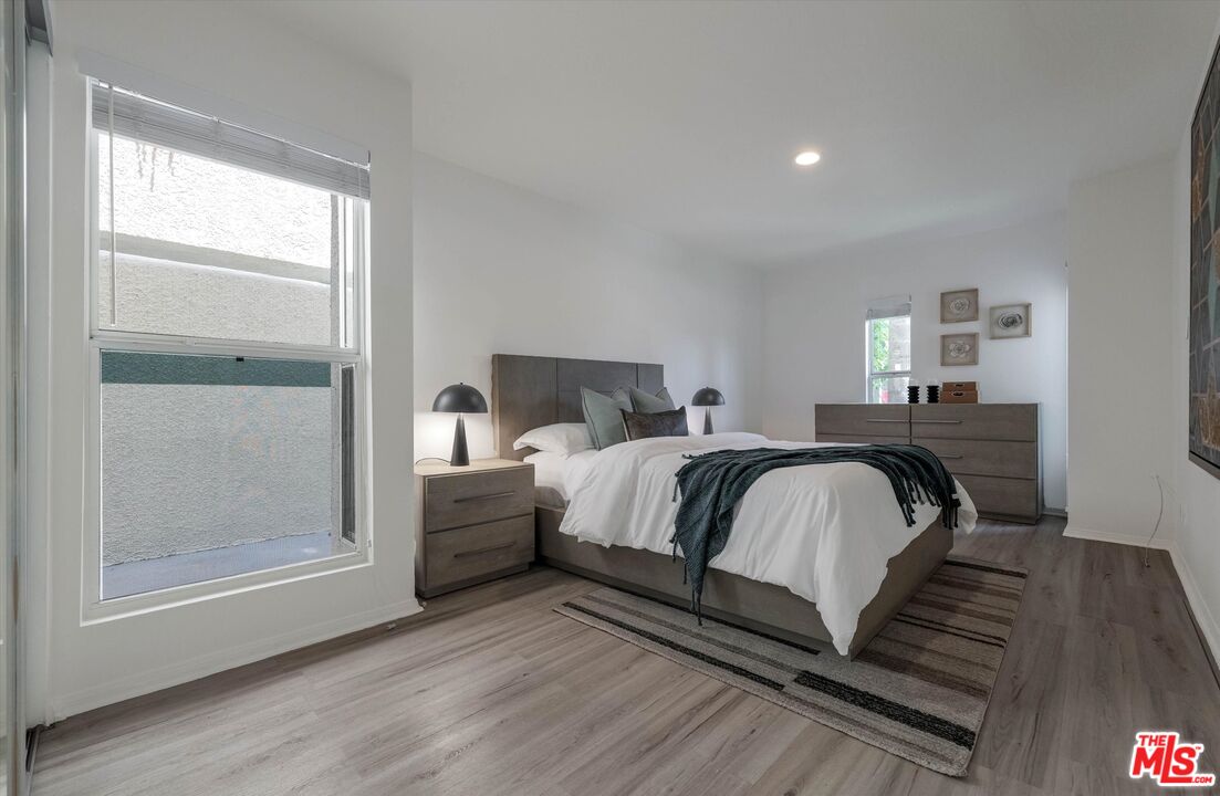 245 Hollister Ave Unit: 1