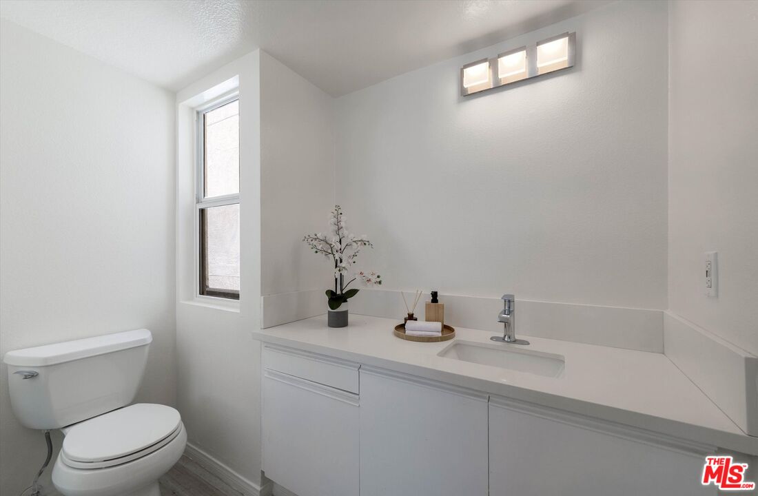 245 Hollister Ave Unit: 1