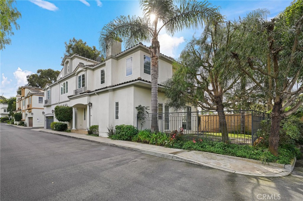 944 Harbor Crossing Lane