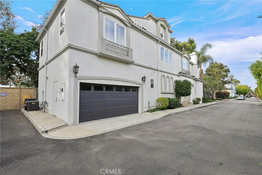 944 Harbor Crossing Lane