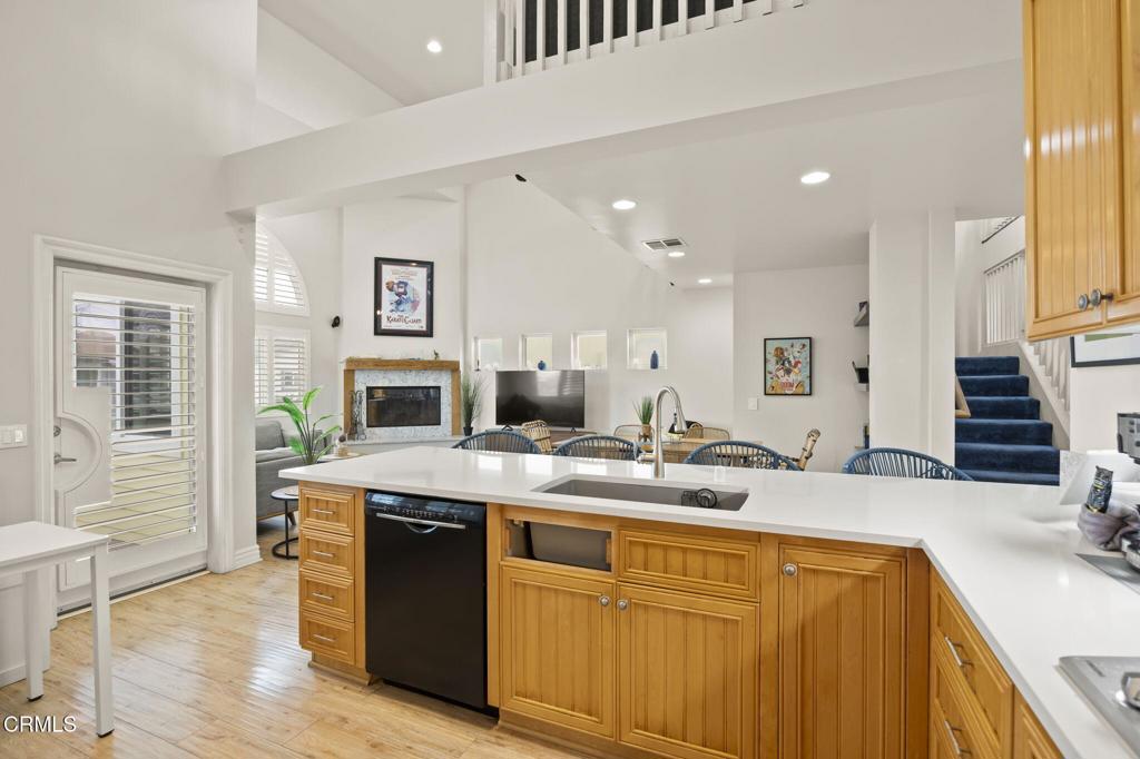 121 Los Angeles Avenue