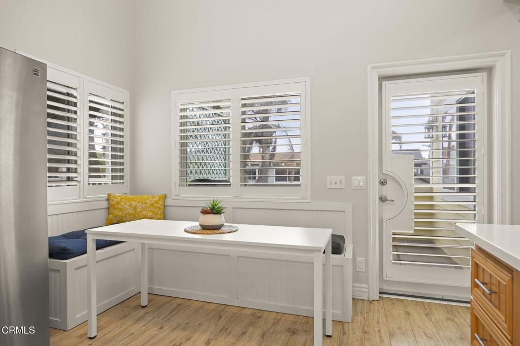 121 Los Angeles Avenue