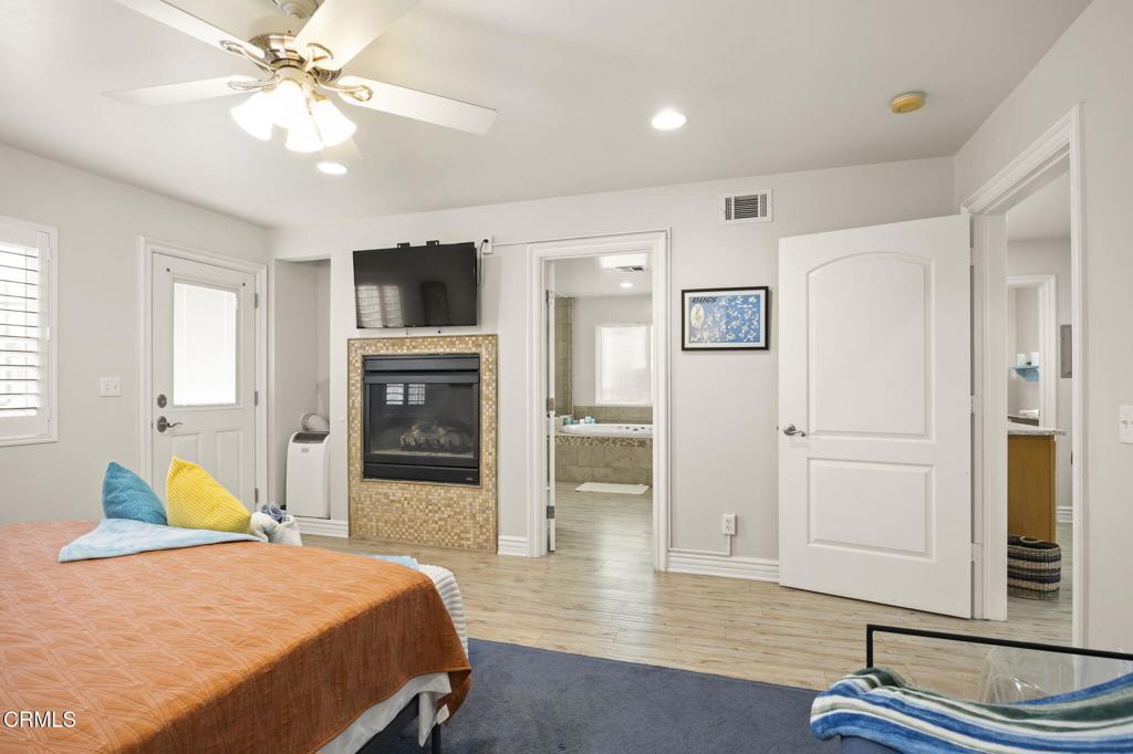 121 Los Angeles Avenue