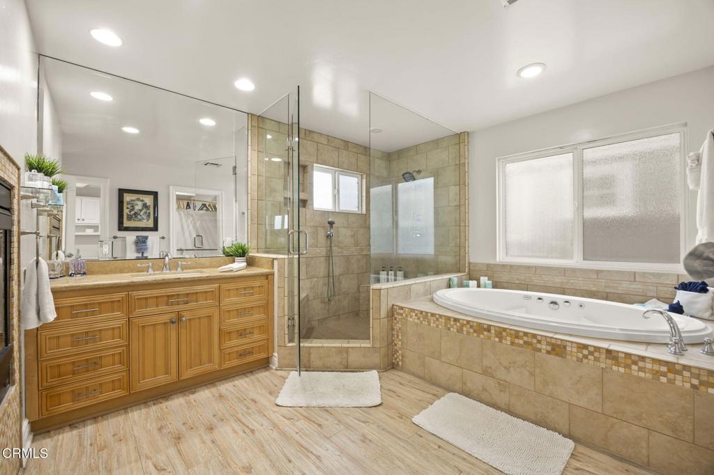 121 Los Angeles Avenue