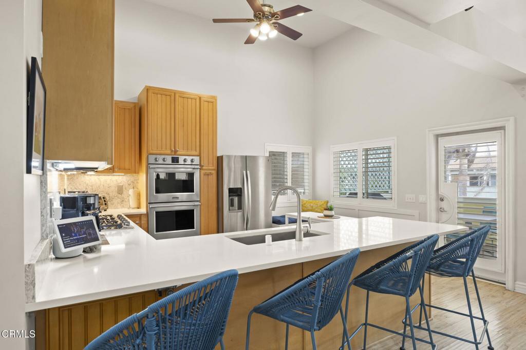 121 Los Angeles Avenue