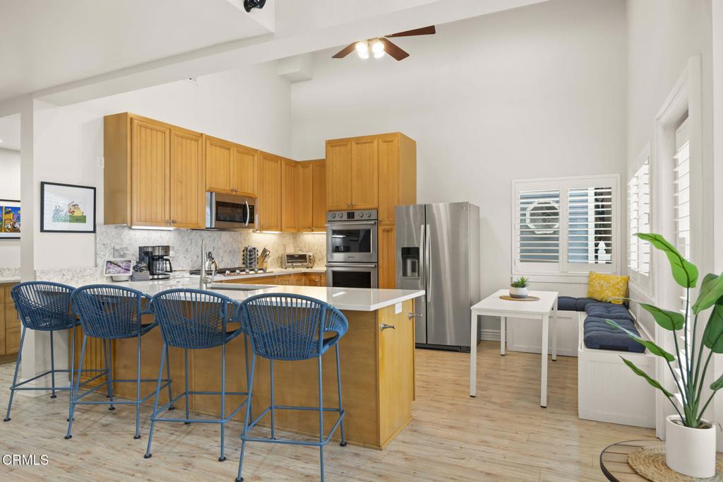 121 Los Angeles Avenue