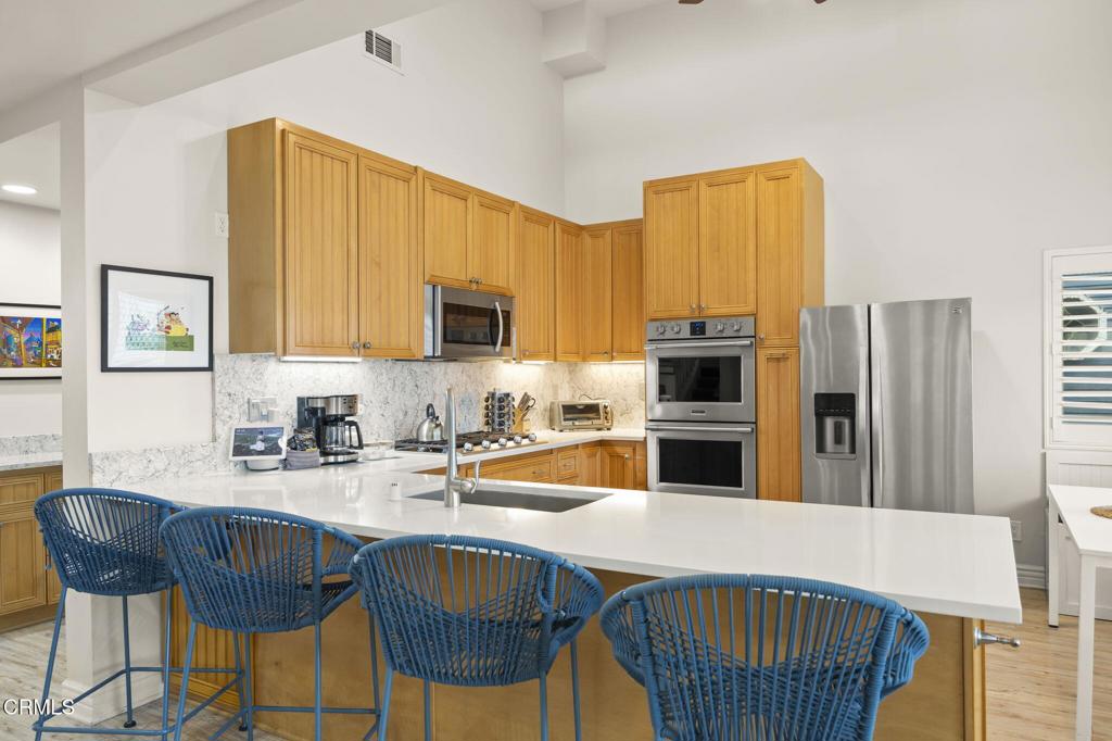 121 Los Angeles Avenue