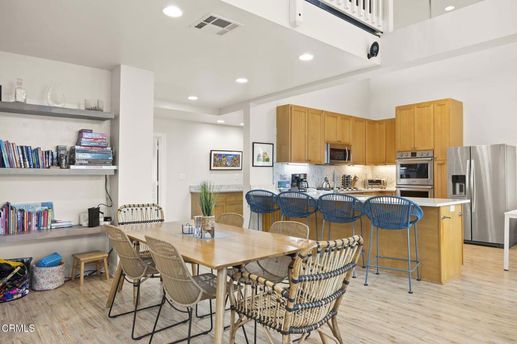 121 Los Angeles Avenue