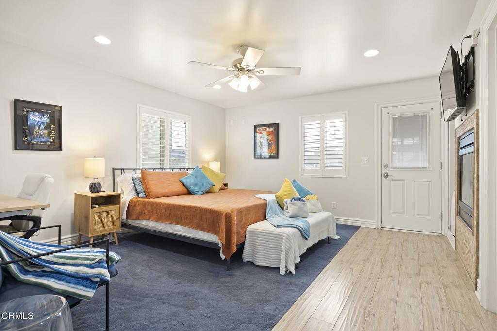 121 Los Angeles Avenue