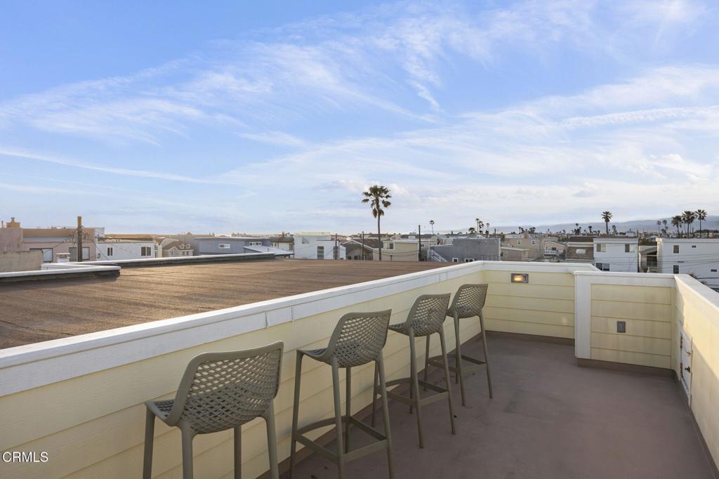 121 Los Angeles Avenue