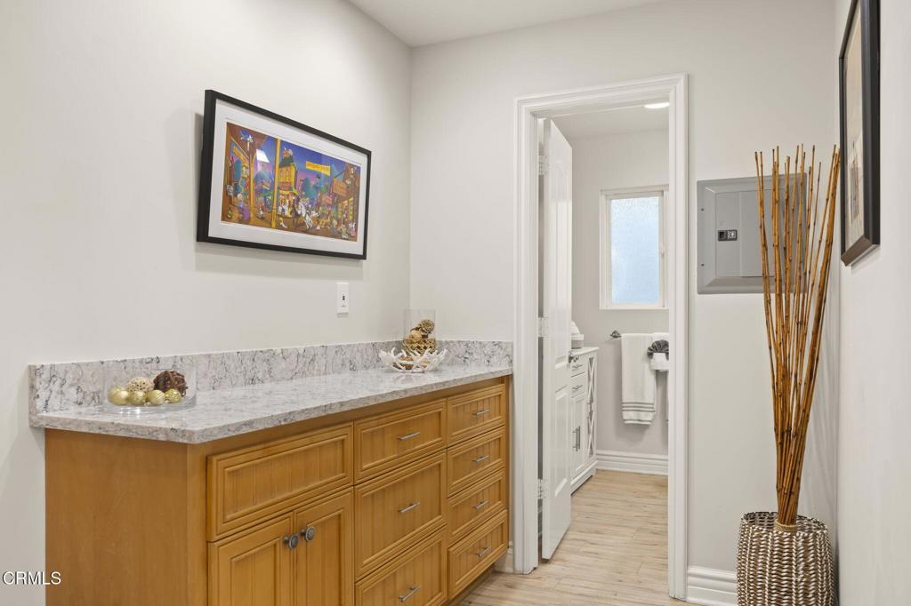 121 Los Angeles Avenue