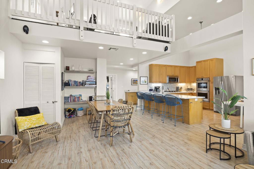 121 Los Angeles Avenue