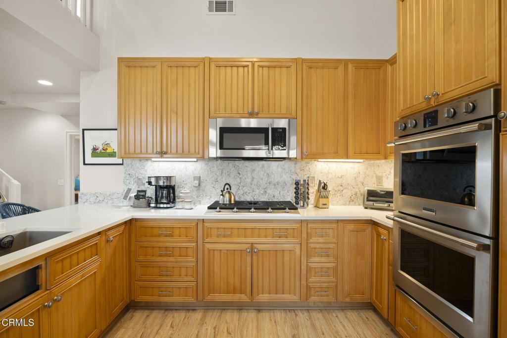 121 Los Angeles Avenue