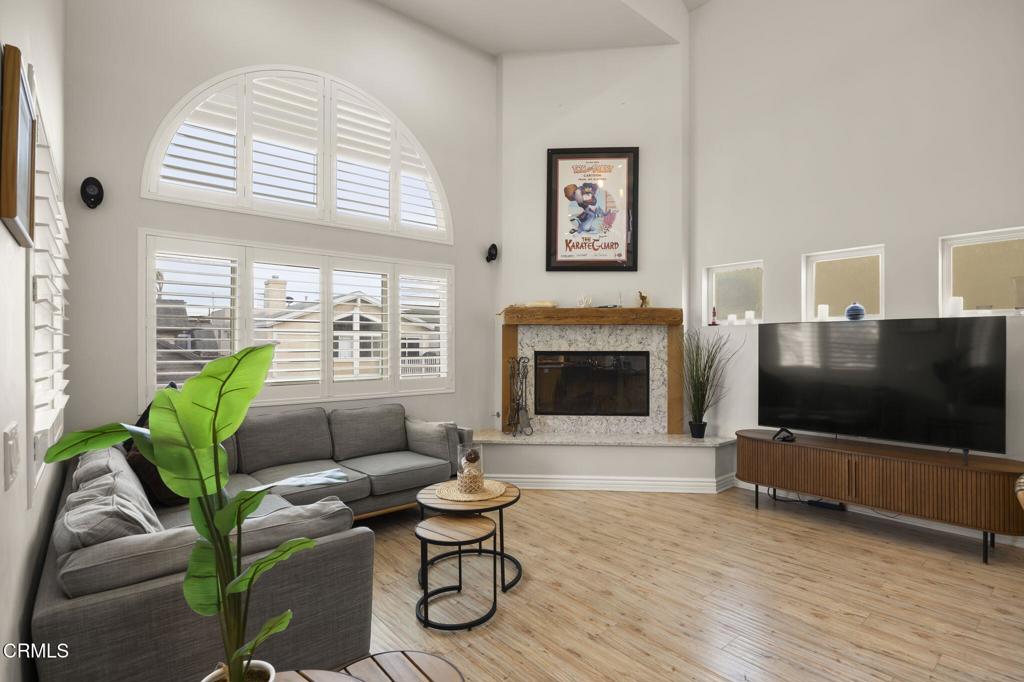 121 Los Angeles Avenue