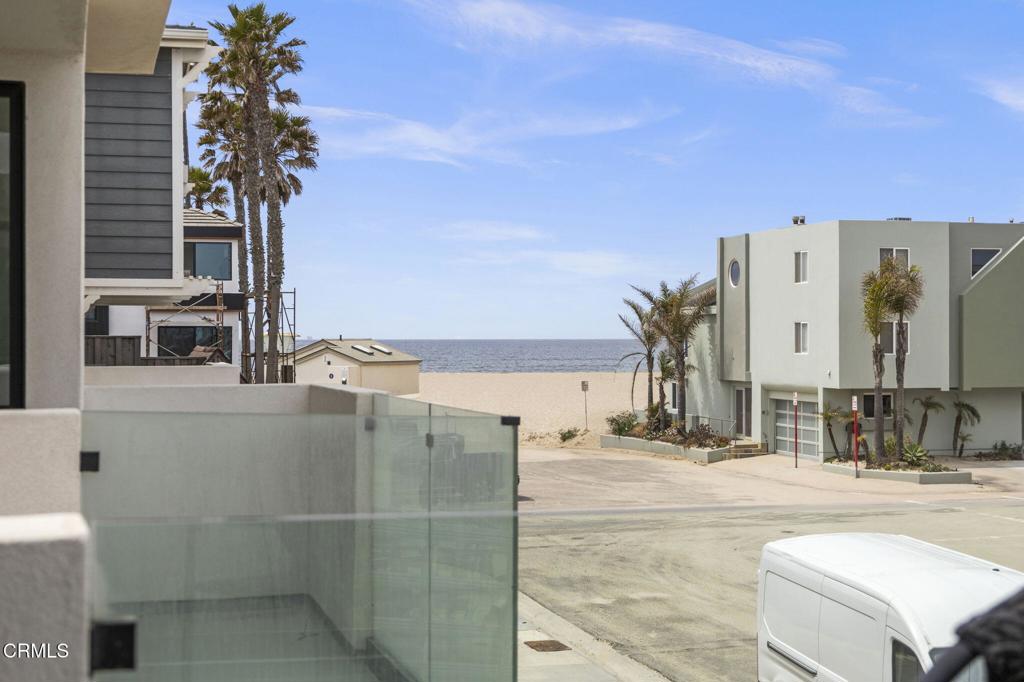 116 La Brea Street