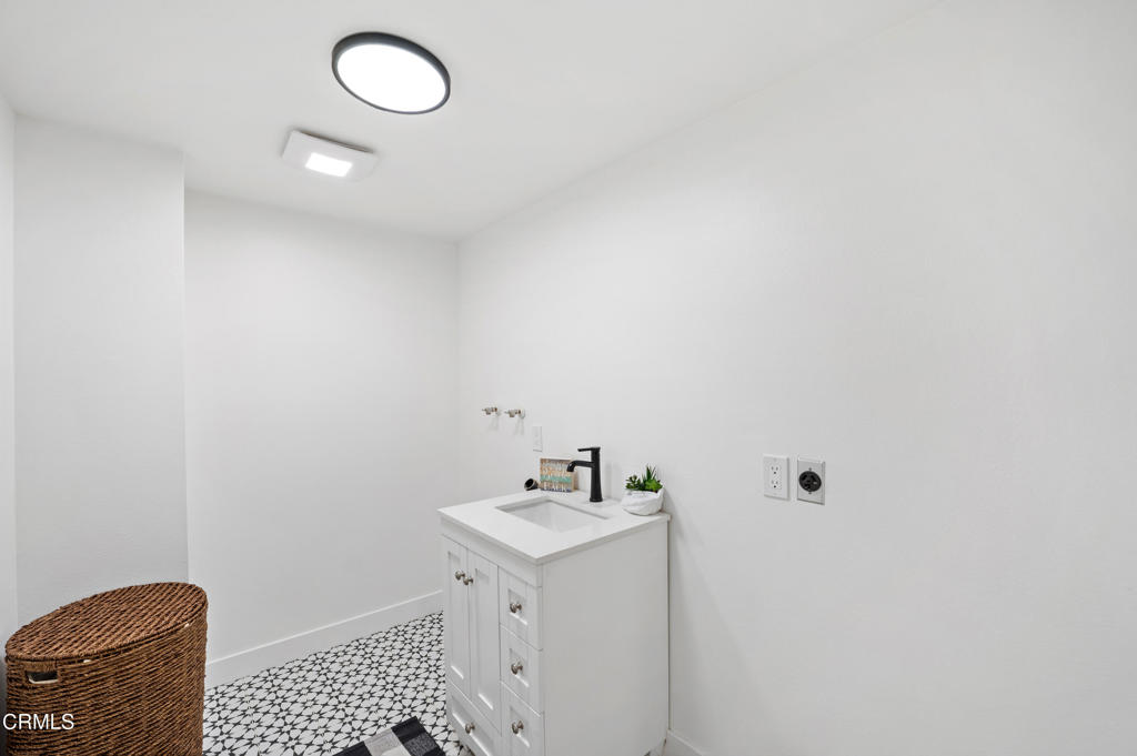5304 Whitecap Street