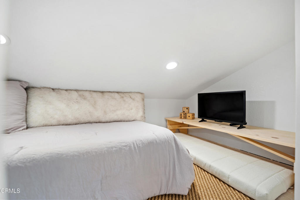5304 Whitecap Street