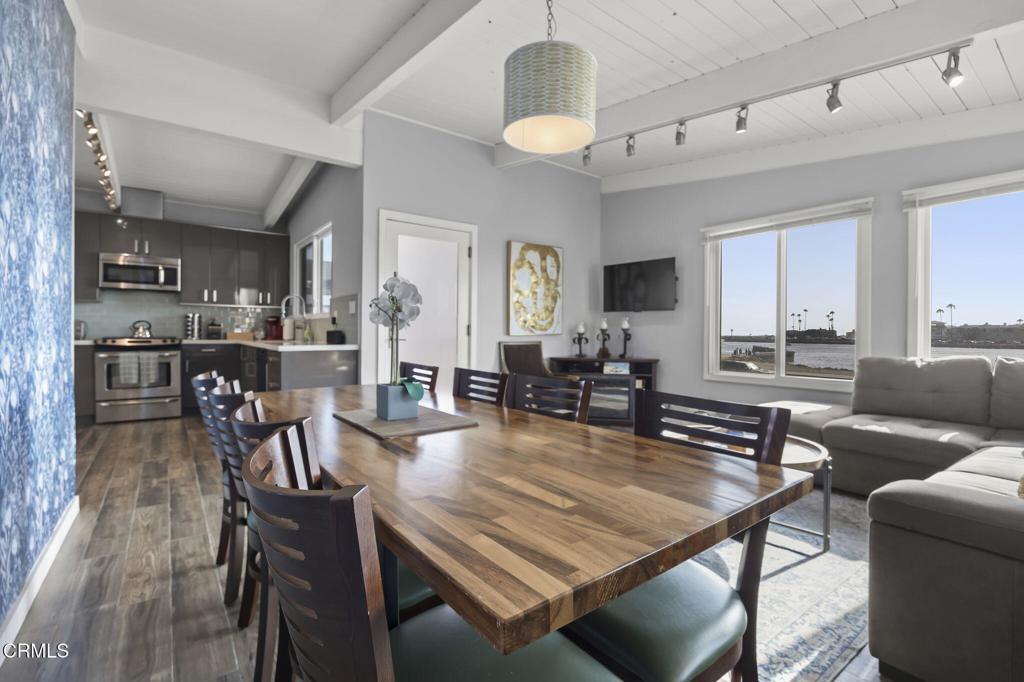 2924 Lakeshore Court