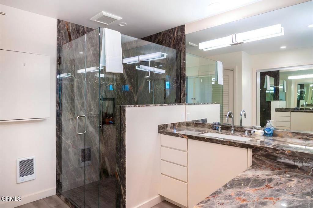 2924 Lakeshore Court