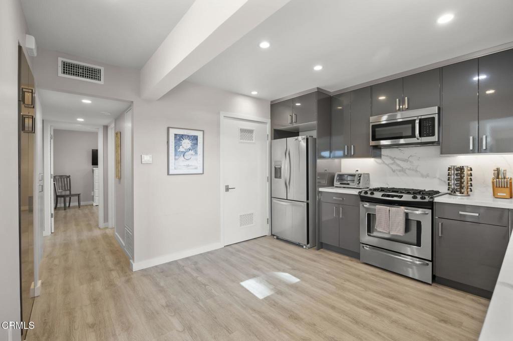 2924 Lakeshore Court