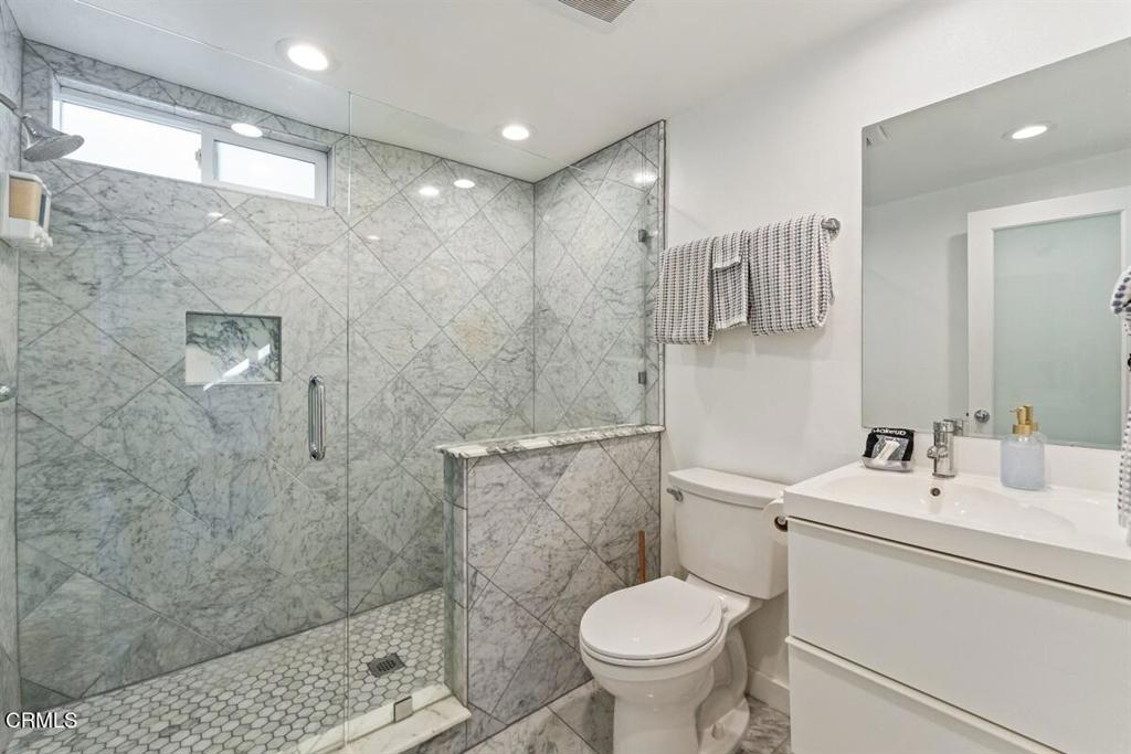 2924 Lakeshore Court
