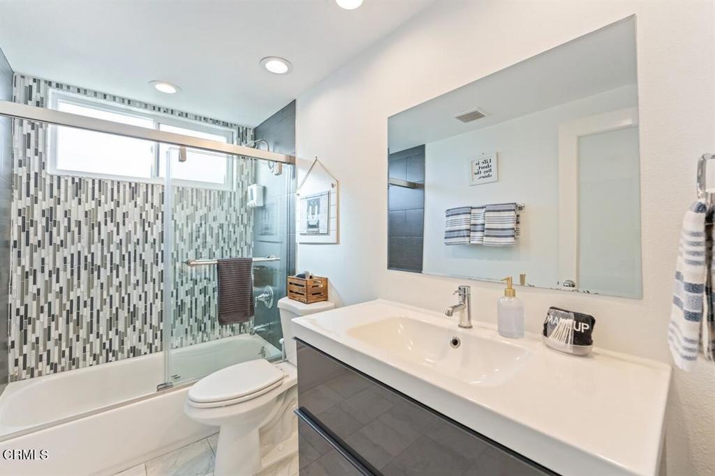 2924 Lakeshore Court