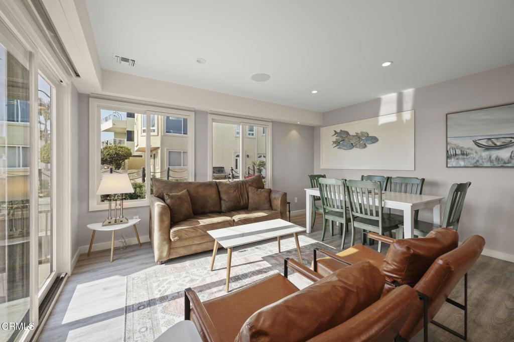 2924 Lakeshore Court
