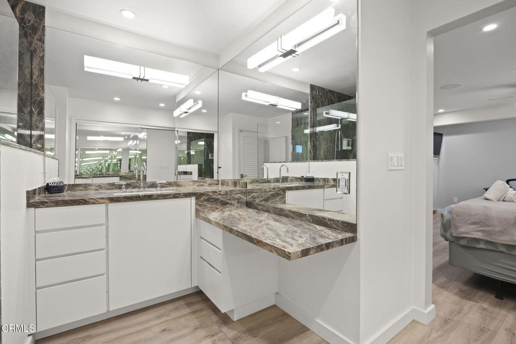 2924 Lakeshore Court