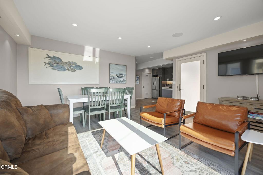 2924 Lakeshore Court