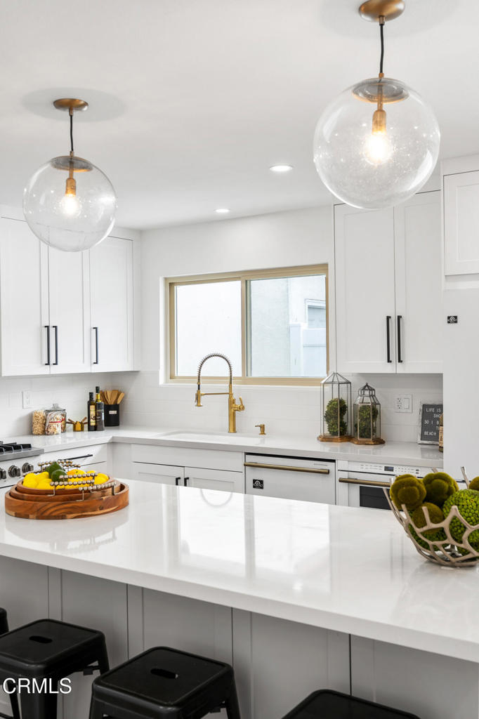 4834 Island View Street