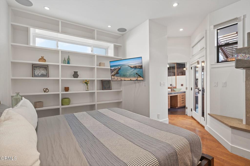 2916 Lakeshore Court