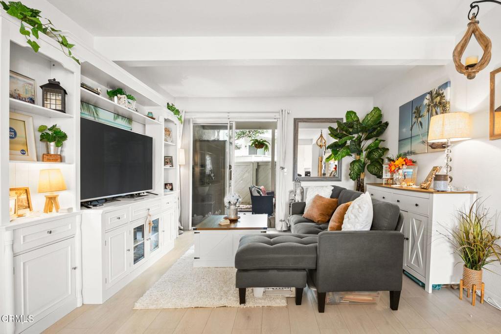 209 S Ventura Road 18