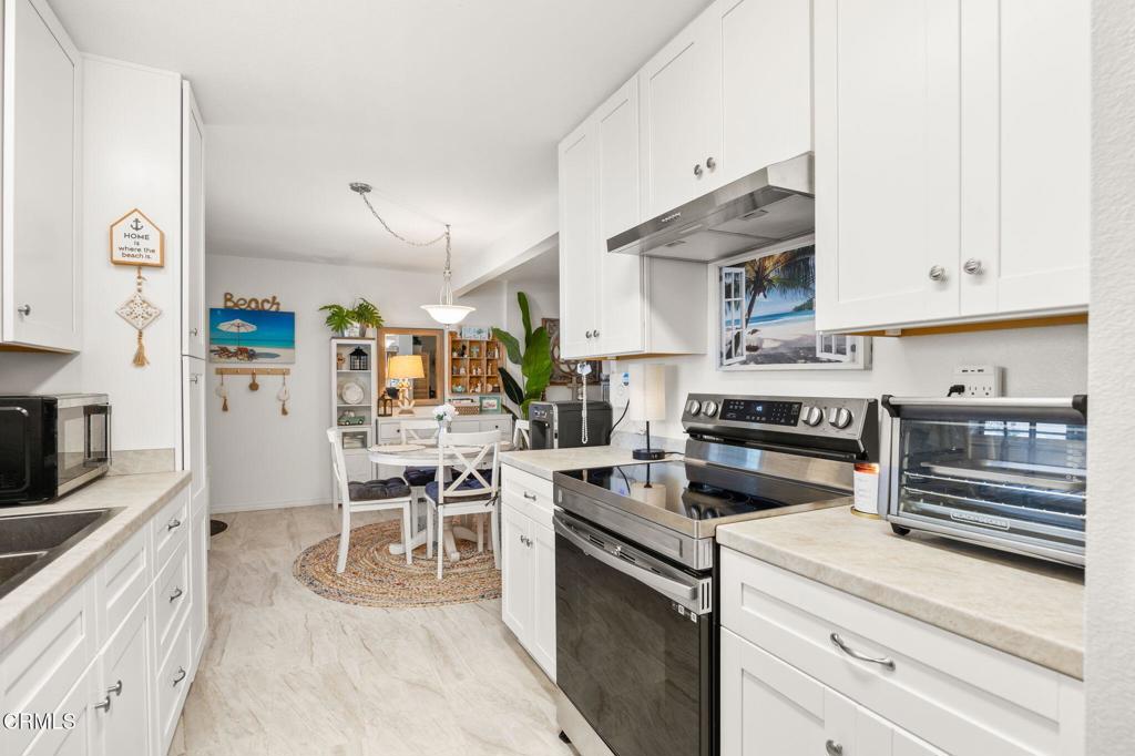 209 S Ventura Road 18