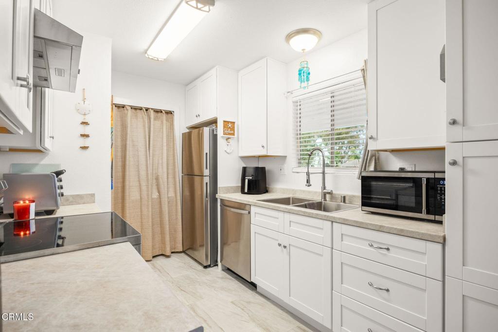 209 S Ventura Road 18