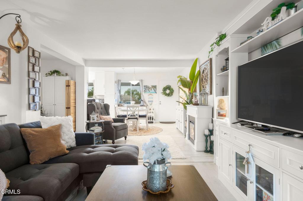 209 S Ventura Road 18