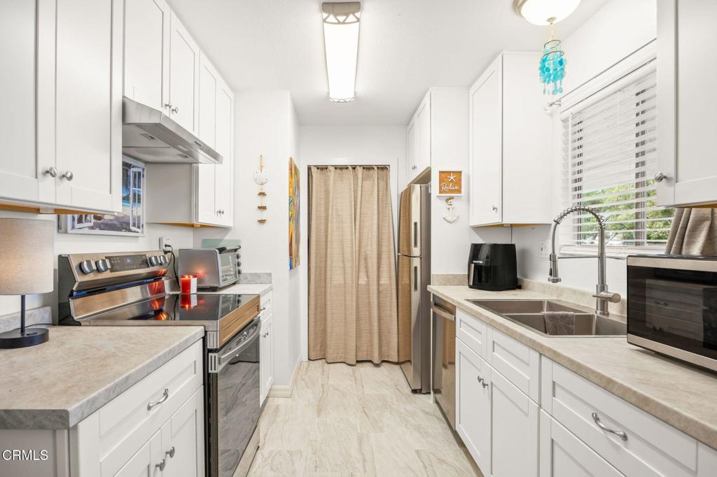 209 S Ventura Road 18