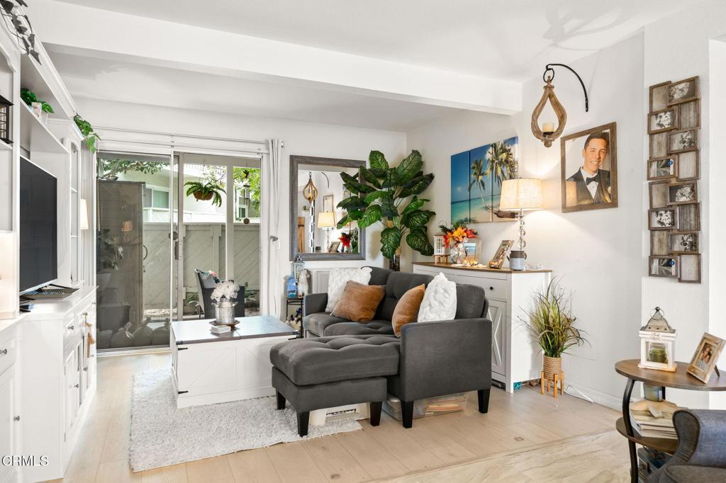 209 S Ventura Road 18