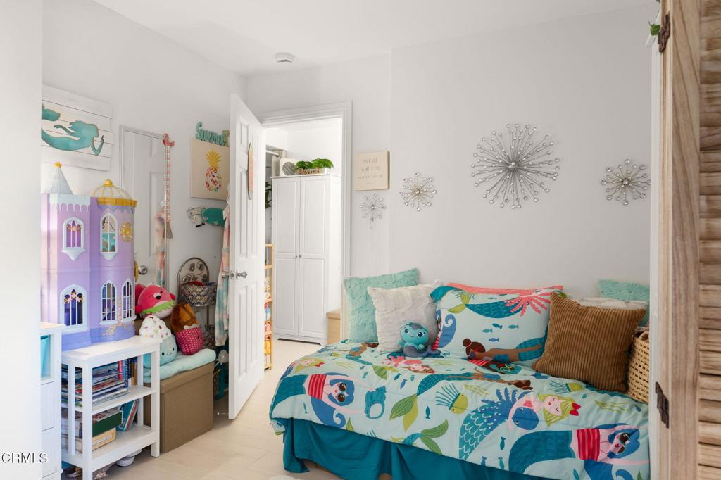 209 S Ventura Road 18