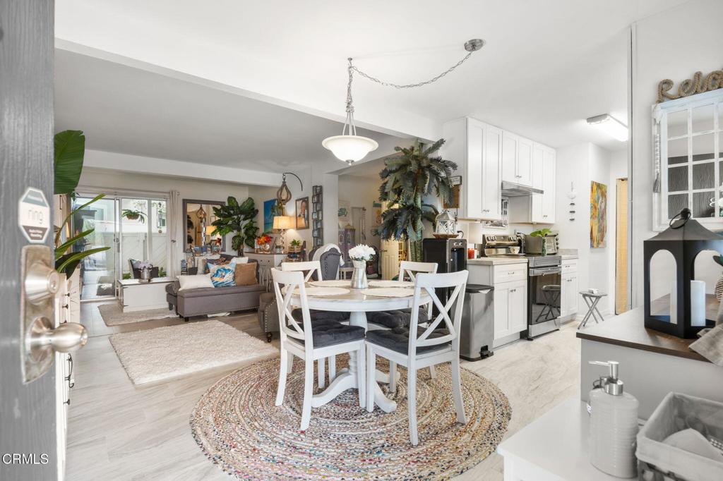 209 S Ventura Road 18