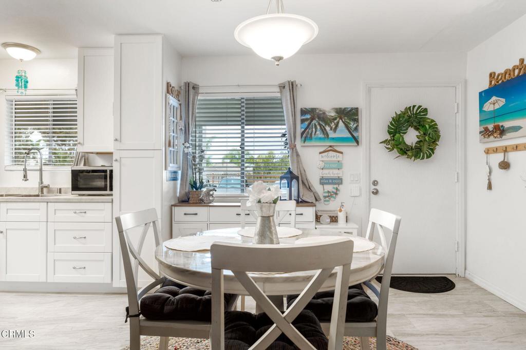 209 S Ventura Road 18