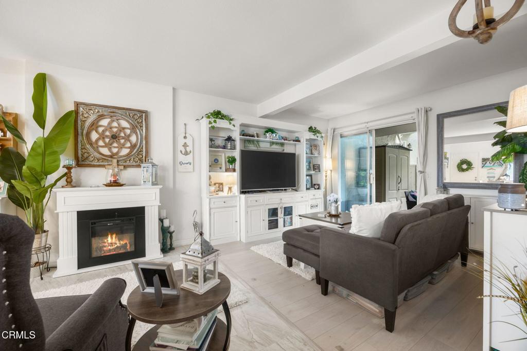 209 S Ventura Road 18