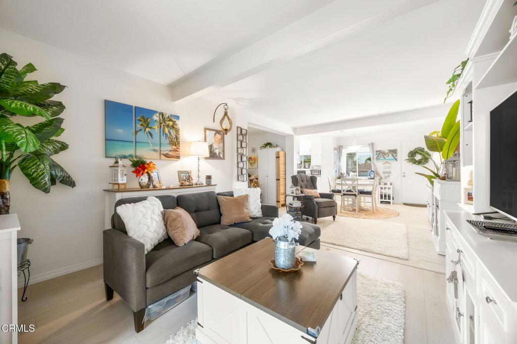 209 S Ventura Road 18