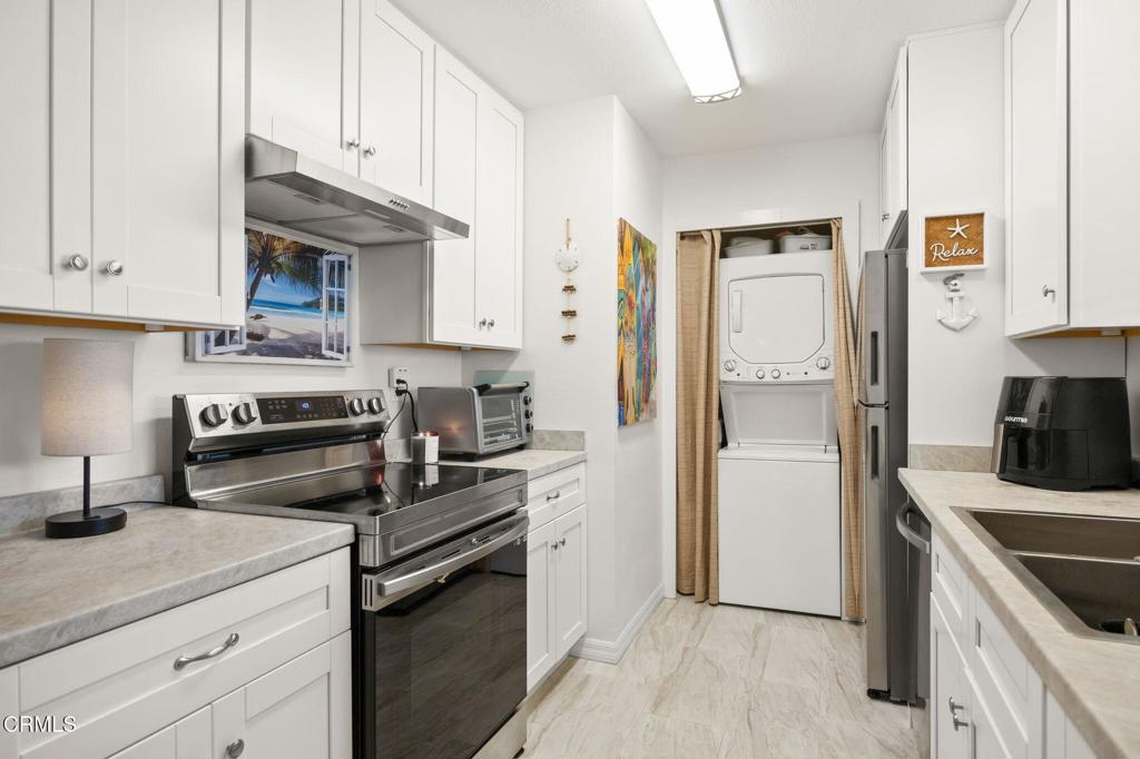 209 S Ventura Road 18