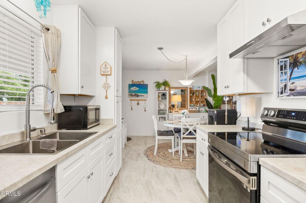 209 S Ventura Road 18