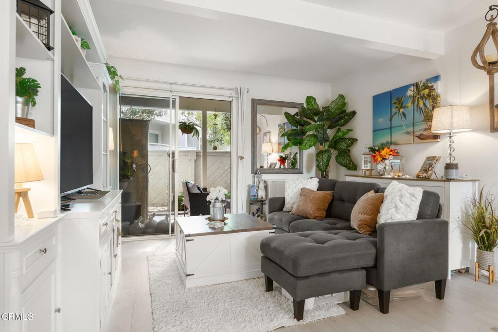 209 S Ventura Road 18