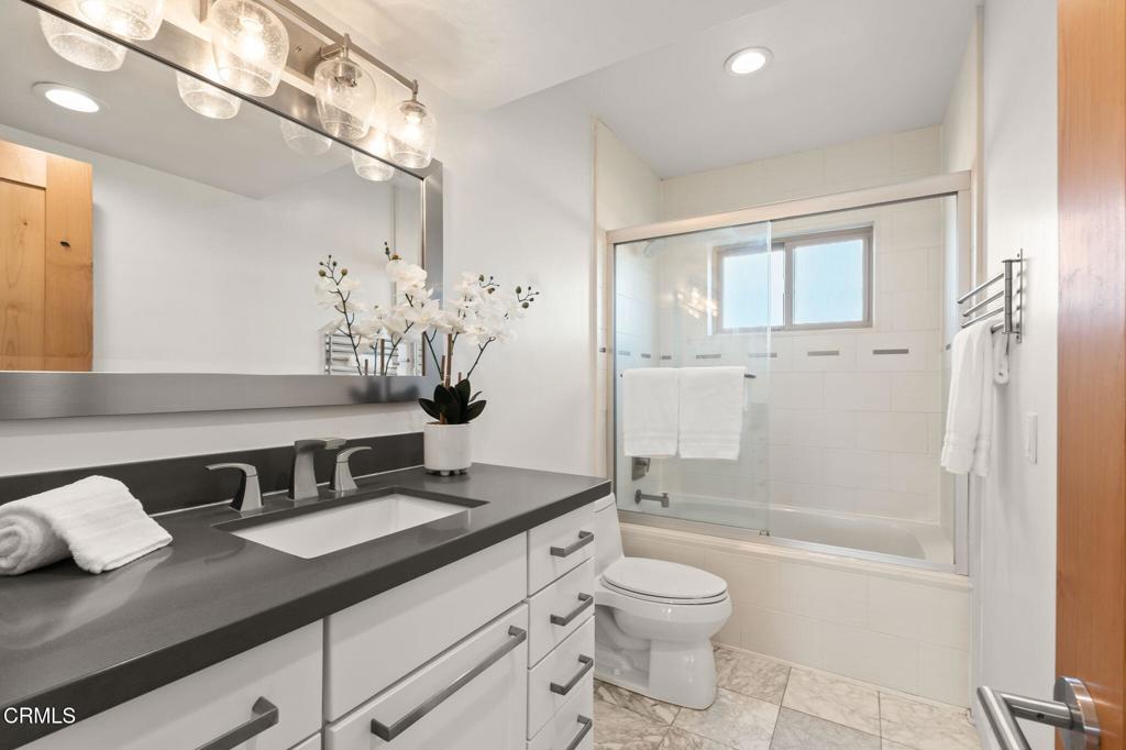 5000 Island View Street