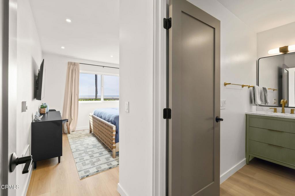 218 E Surfside Drive